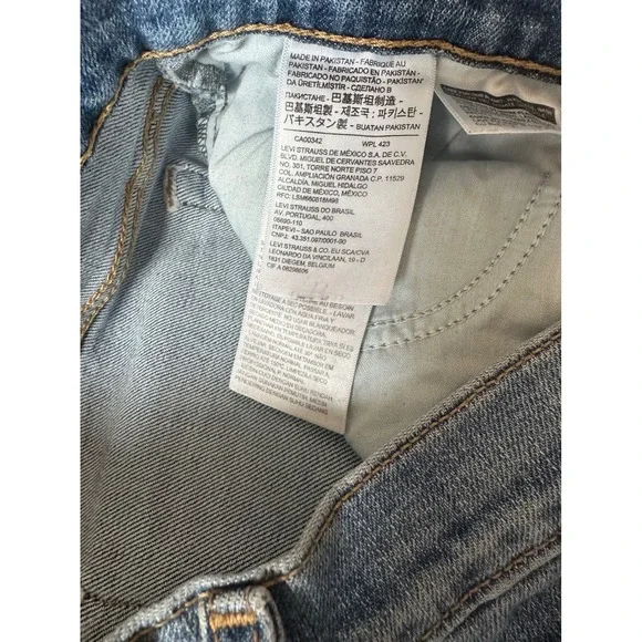 Levis Wedgie Straight High Rise Distressed Light Wash Blue Jeans 29 52303-0000 - Picture 6 of 6